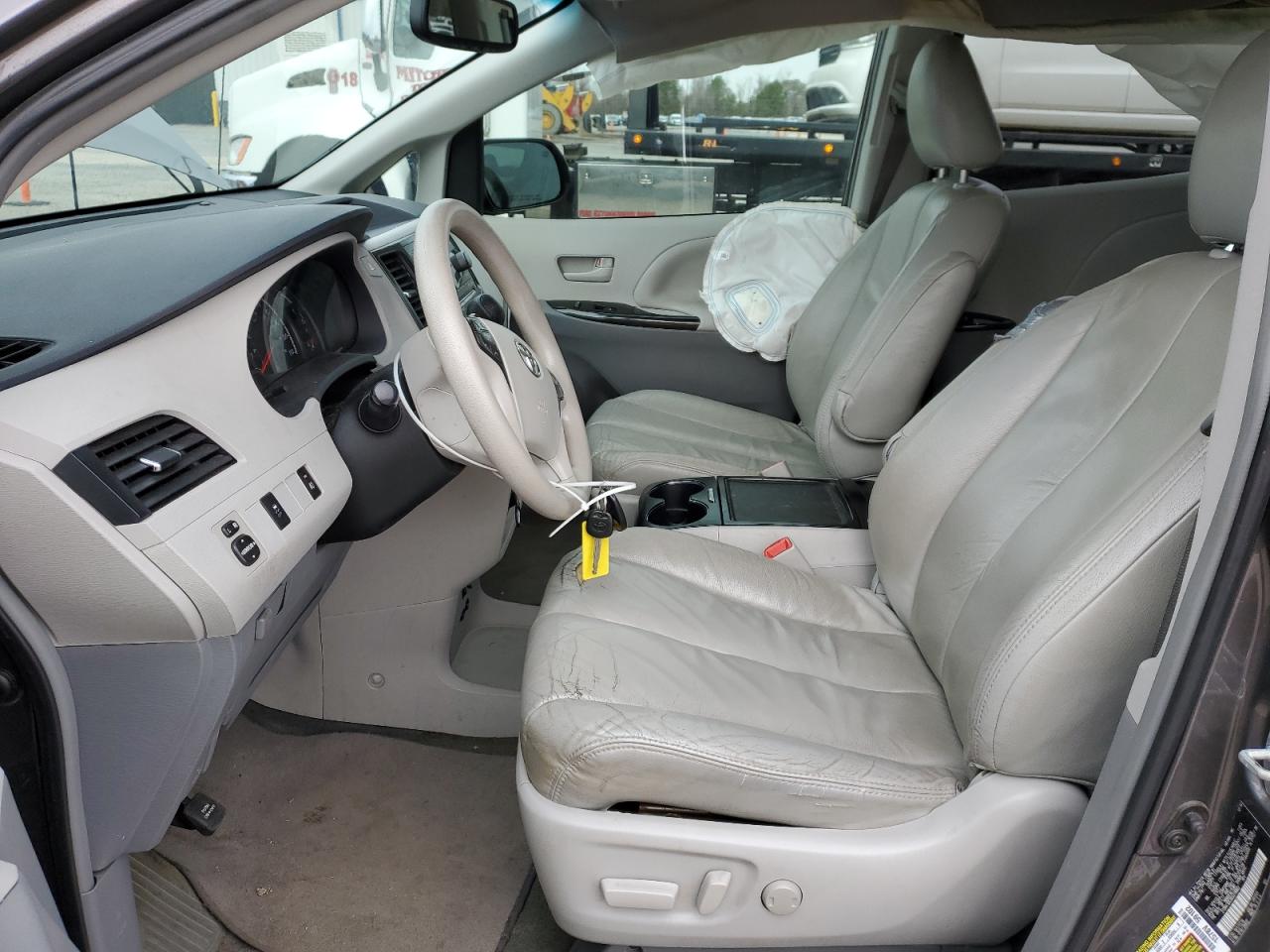 2013 Toyota Sienna - Image 7
