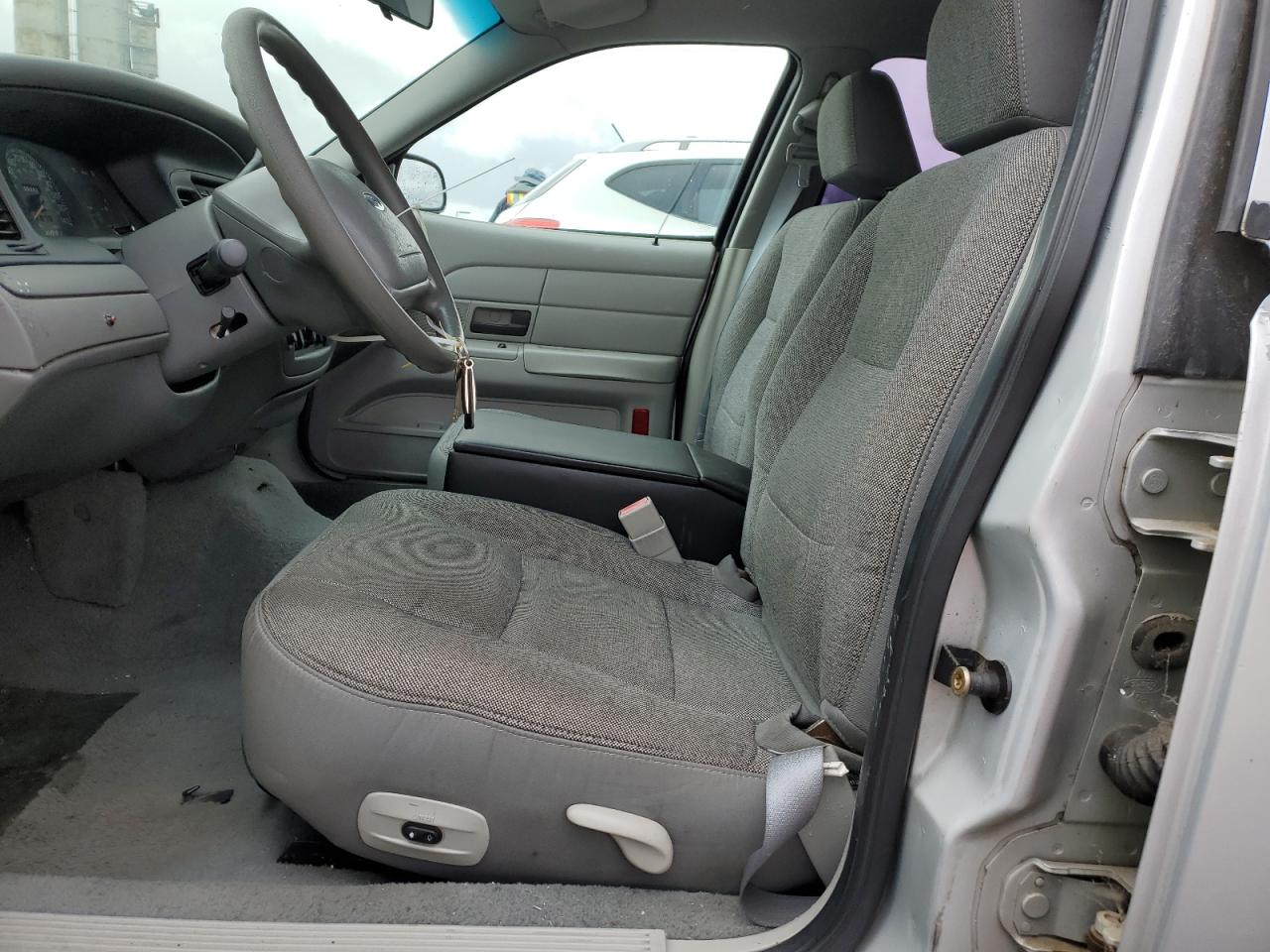2003 Ford Crown Victoria - Image 7