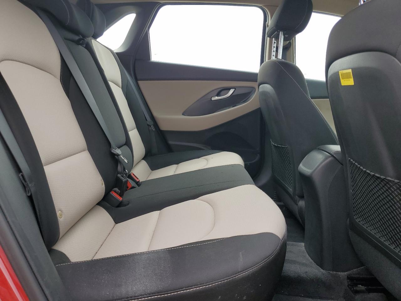 2018 Hyundai Elantra - Image 10