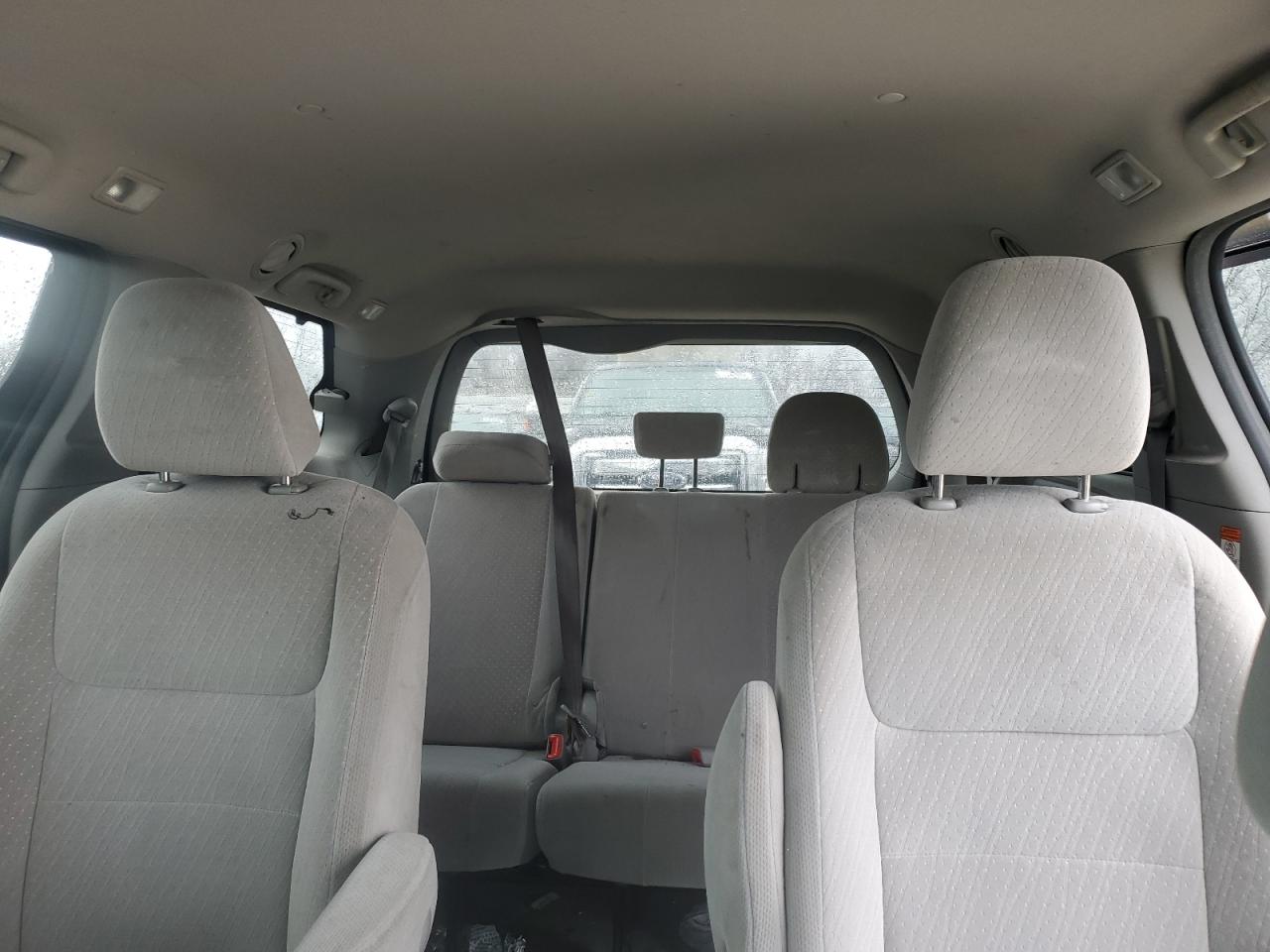 2016 Toyota Sienna - Image 10