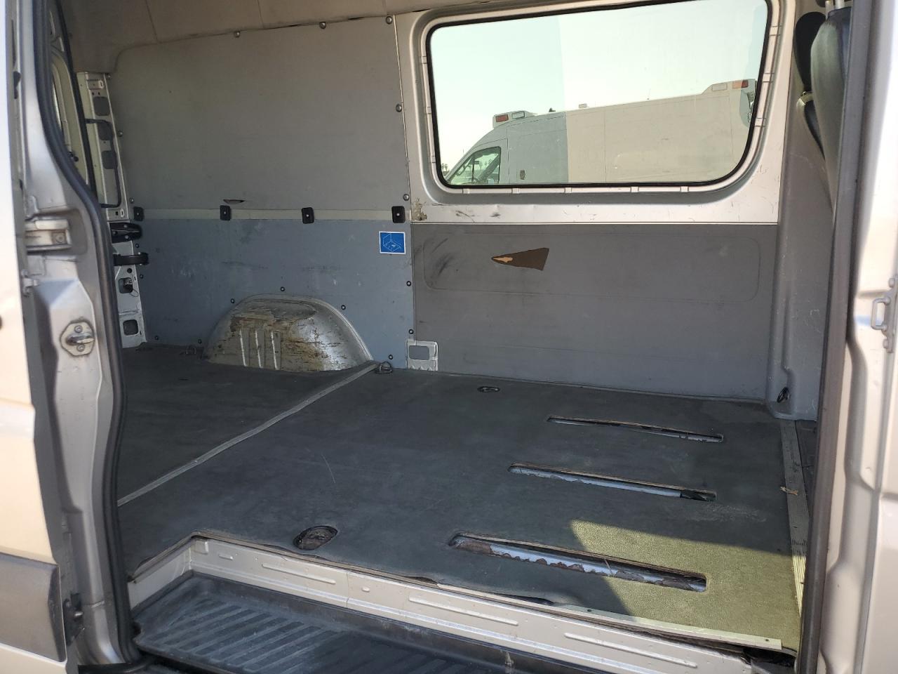 2014 Mercedes-Benz Sprinter - Image 10