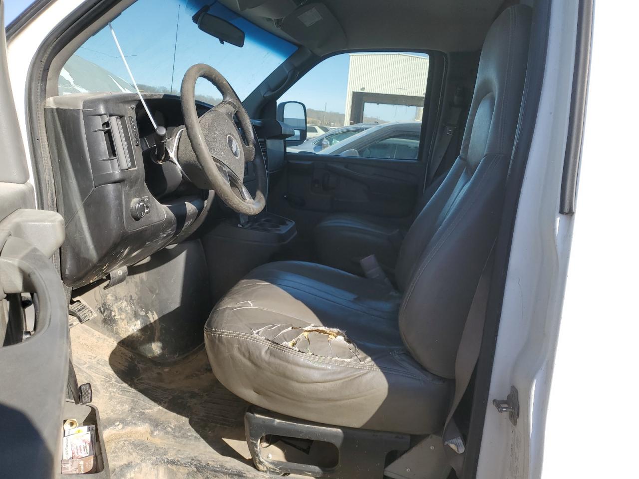 2009 Chevrolet Express - Image 7