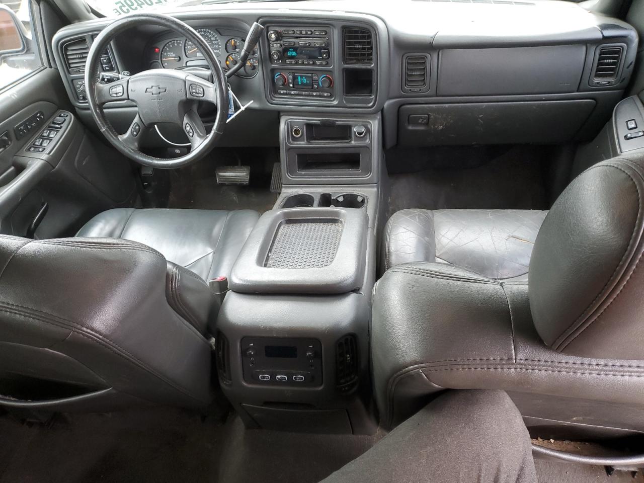 2004 Chevrolet Avalanche - Image 8