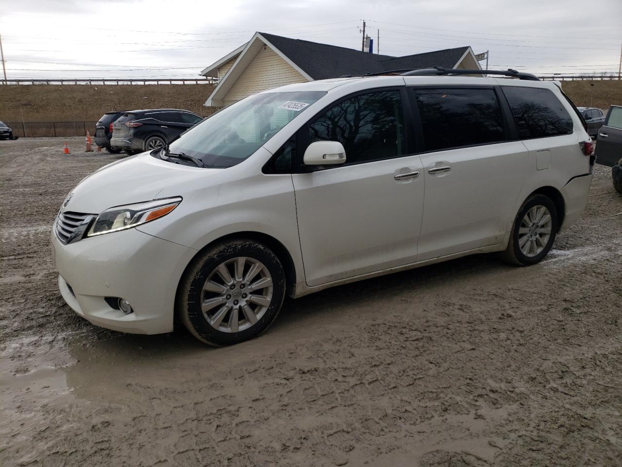 2015 Toyota Sienna - Image 1