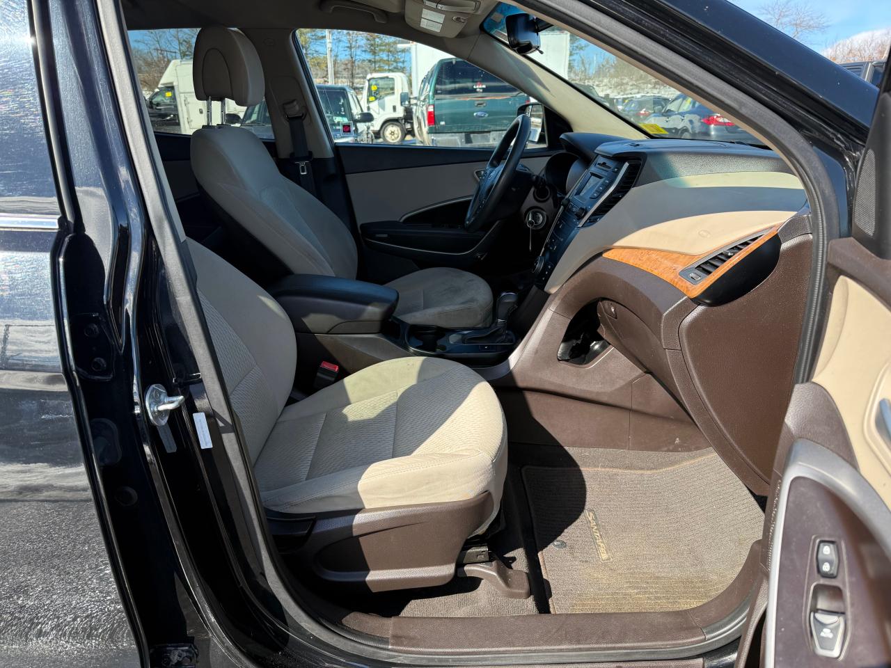 2016 Hyundai Santa Fe - Image 5