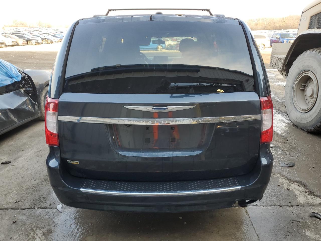 2013 Chrysler Town & Country - Image 6