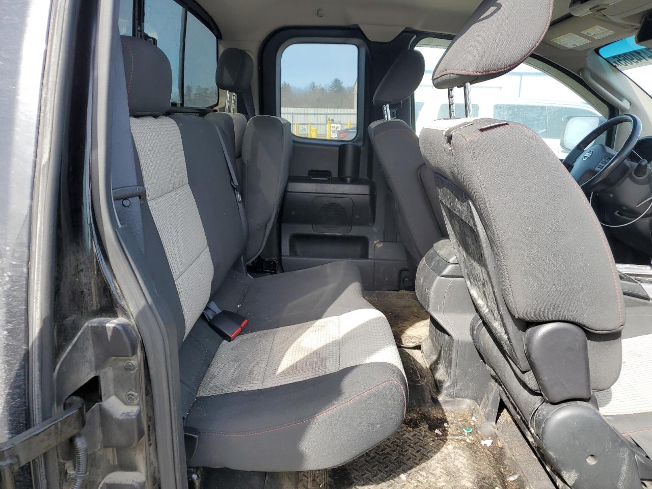 2010 Nissan Titan - Image 10