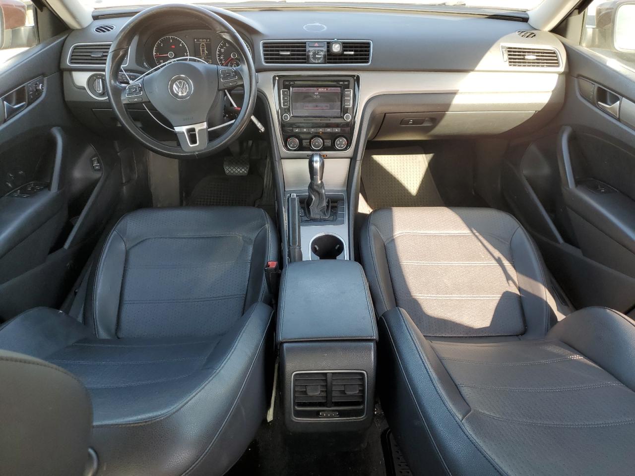 2014 Volkswagen Passat - Image 8