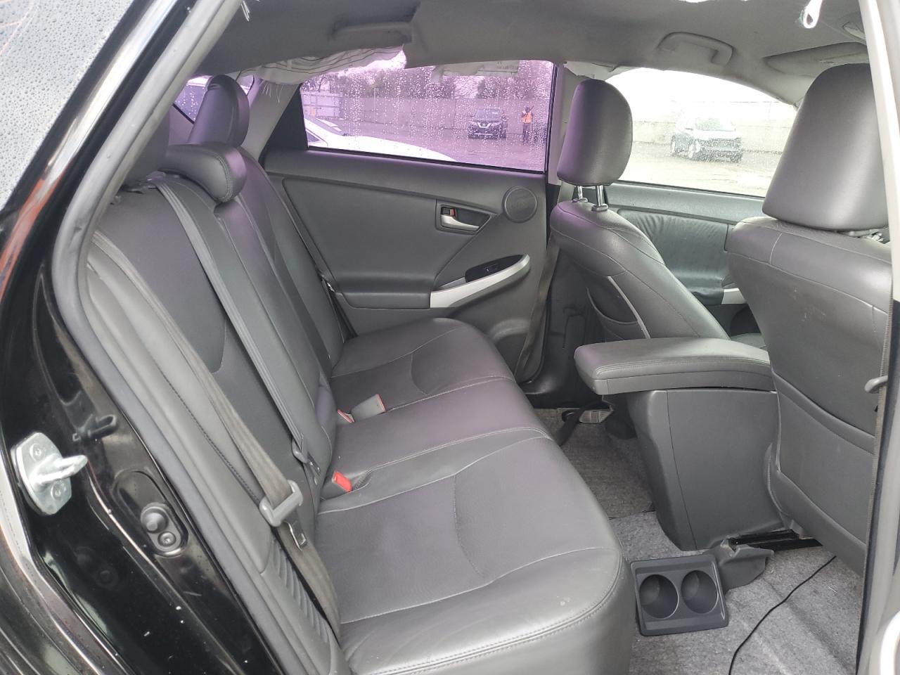 2015 Toyota Prius - Image 12