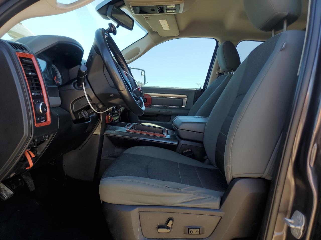 2014 RAM 1500 - Image 7