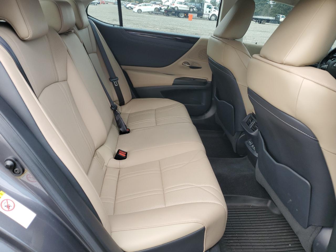 2019 Lexus ES - Image 10