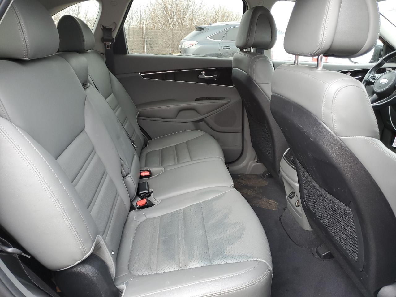 2016 Kia Sorento - Image 11