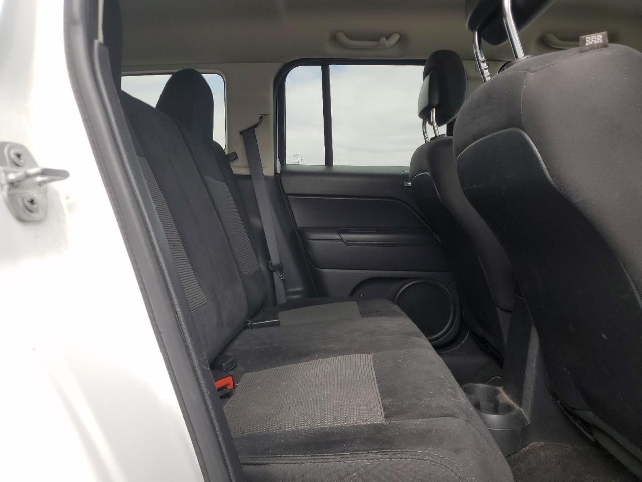 2015 Jeep Liberty (Patriot) - Image 10
