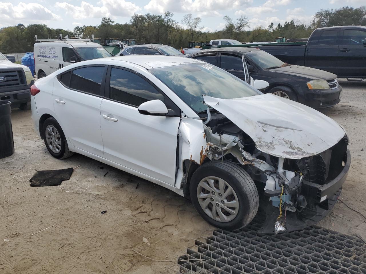 2018 Hyundai Elantra - Image 4