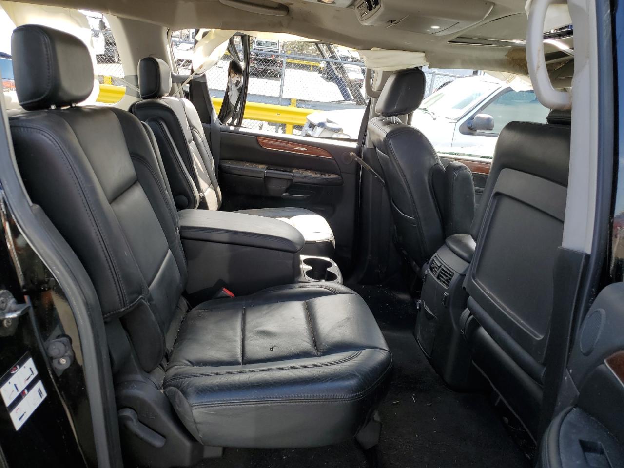 2009 Infiniti QX56 - Image 12