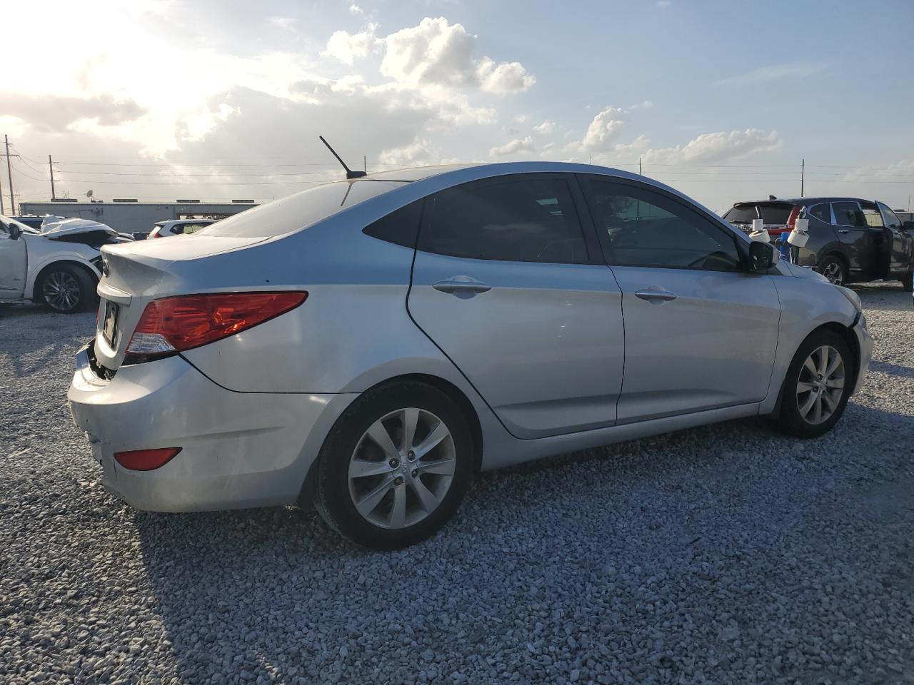 2013 Hyundai Accent - Image 3