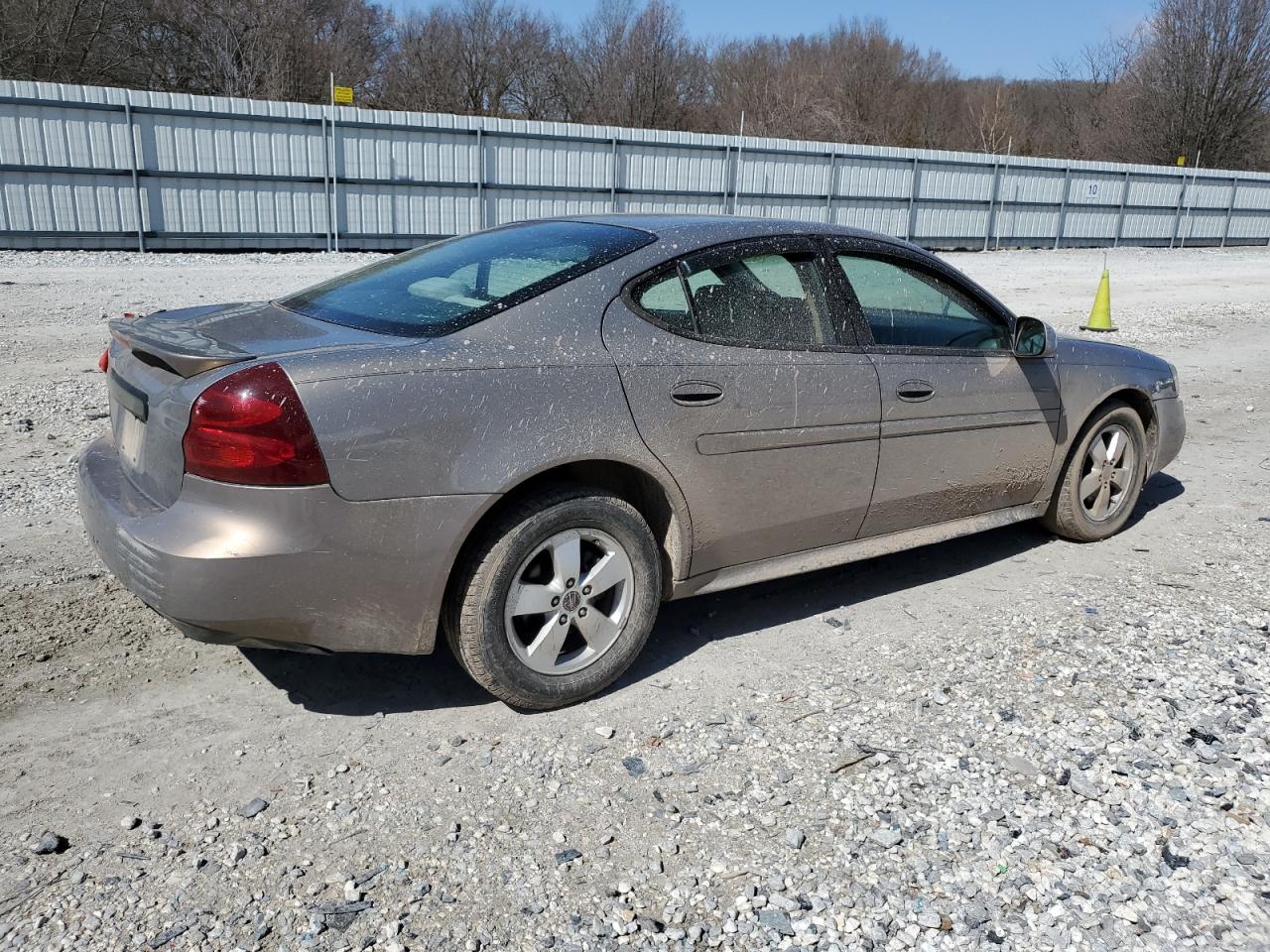2006 Pontiac Grand Prix - Image 3