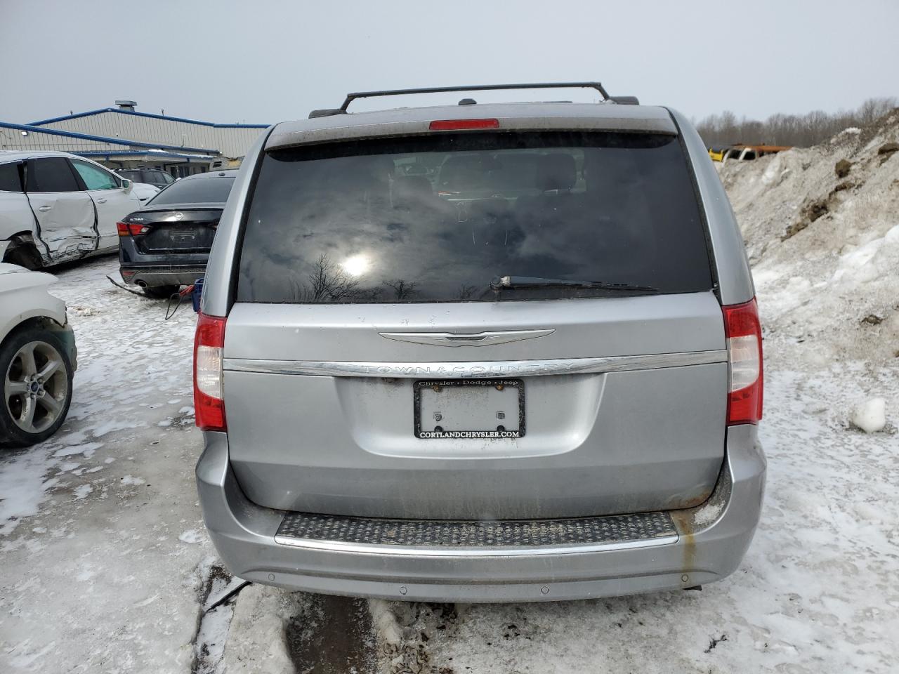 2014 Chrysler Town & Country - Image 6