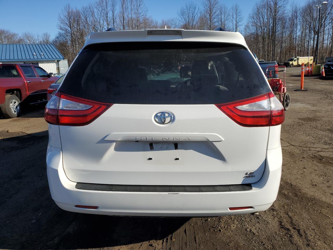 2019 Toyota Sienna - Image 6