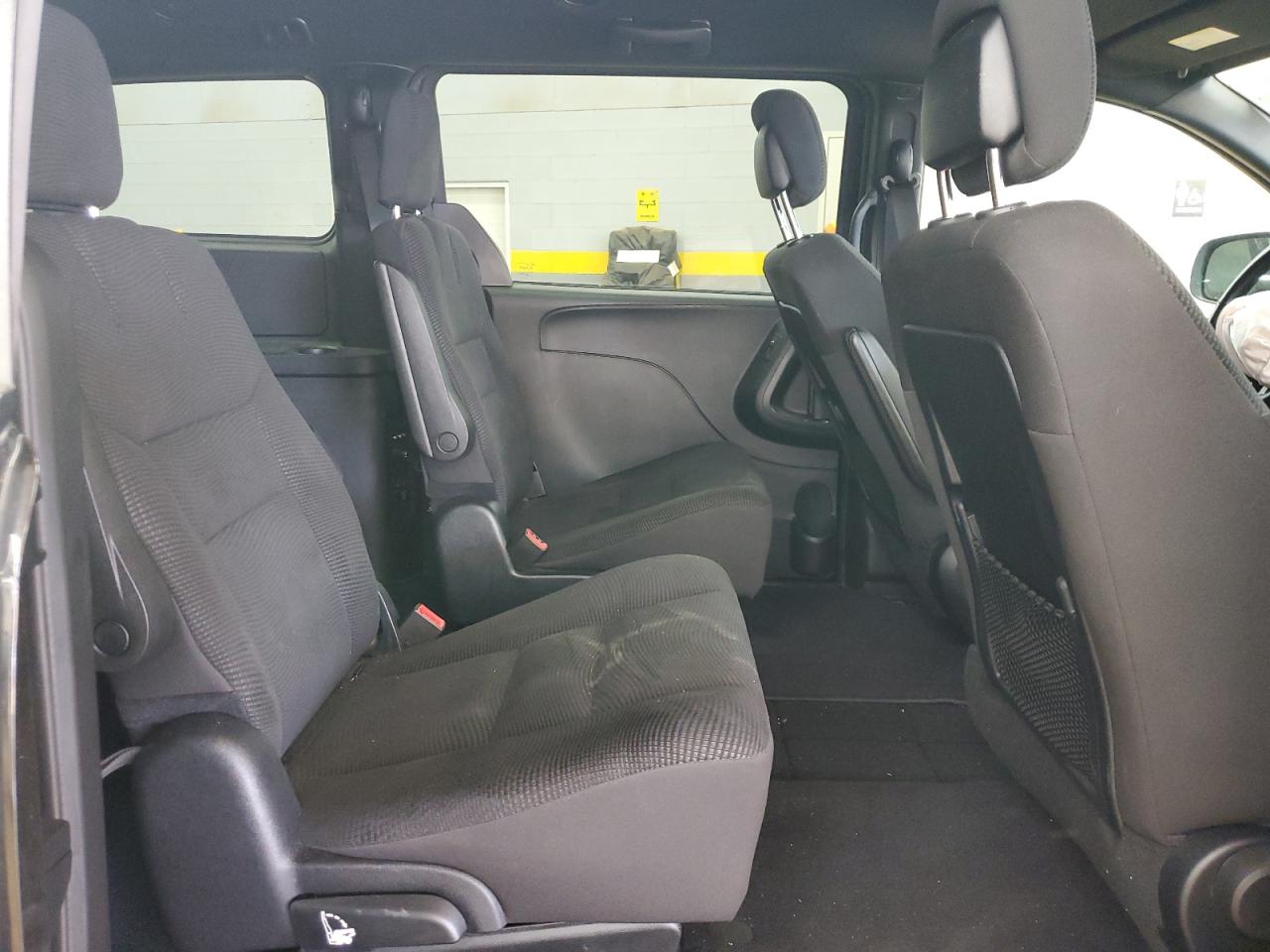 2020 Dodge Caravan - Image 11