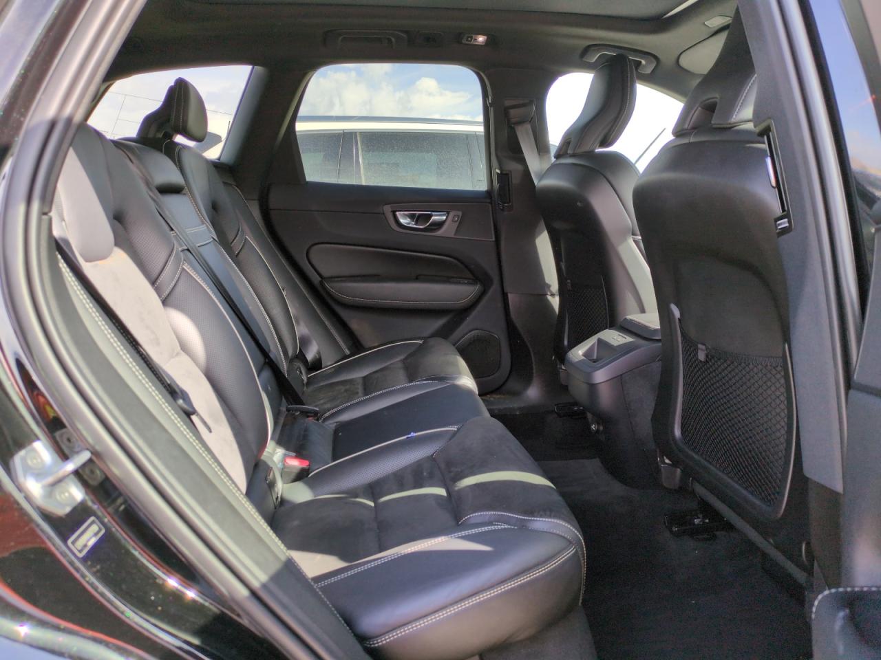 2019 Volvo Xc60 T5 R-Design VIN: LYV102RM0KB377259 Lot: 50379075