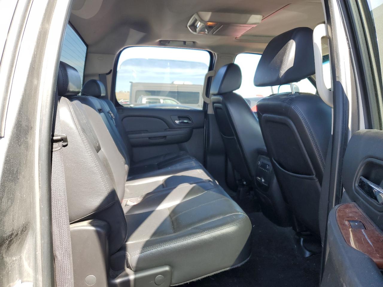 2007 Chevrolet Silverado - Image 10