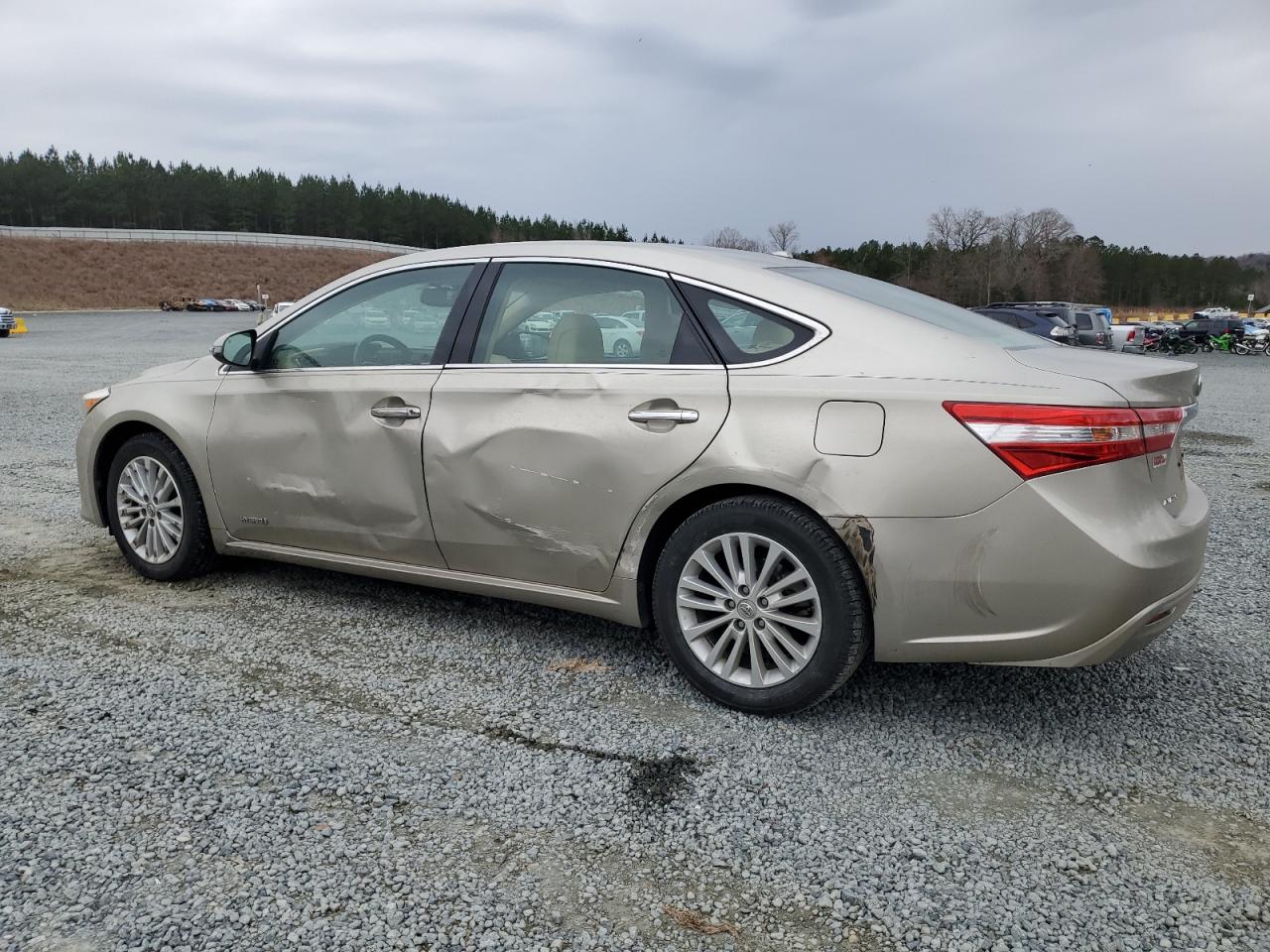 2014 Toyota Avalon - Image 2
