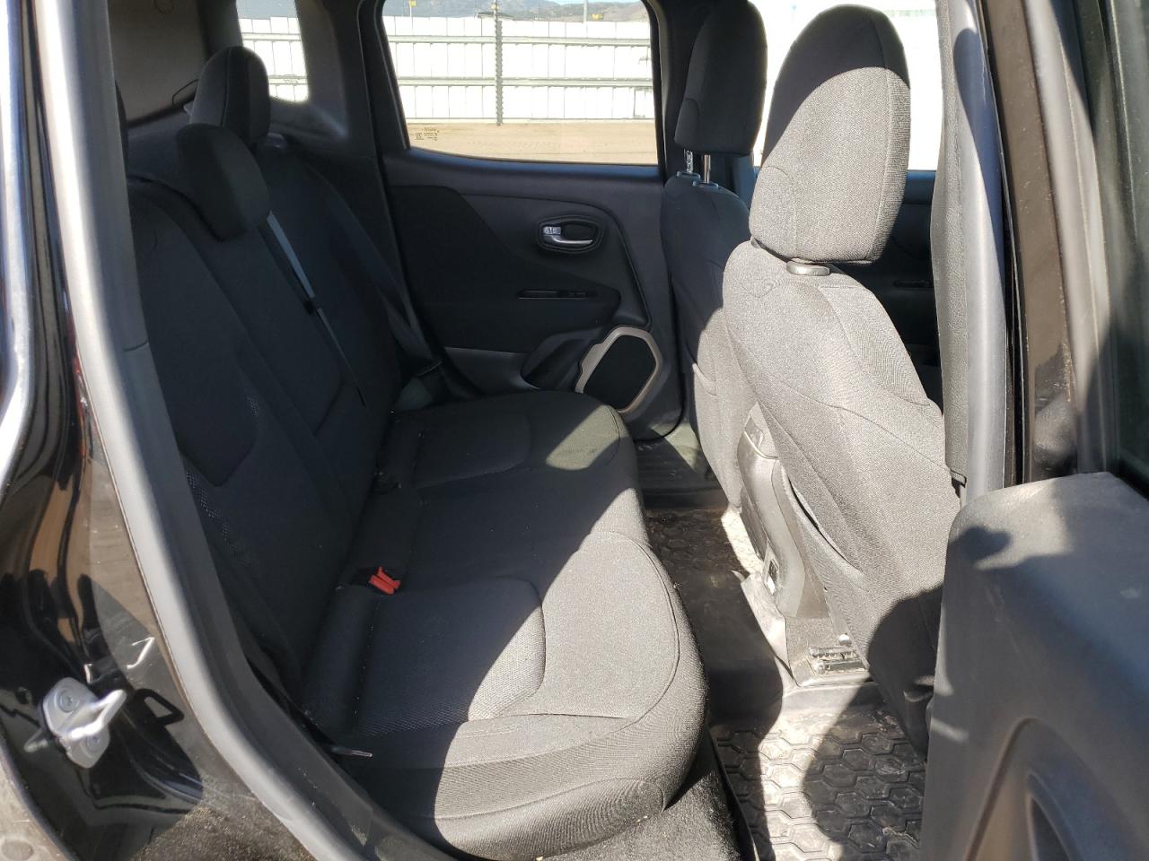 2017 Jeep Renegade - Image 10
