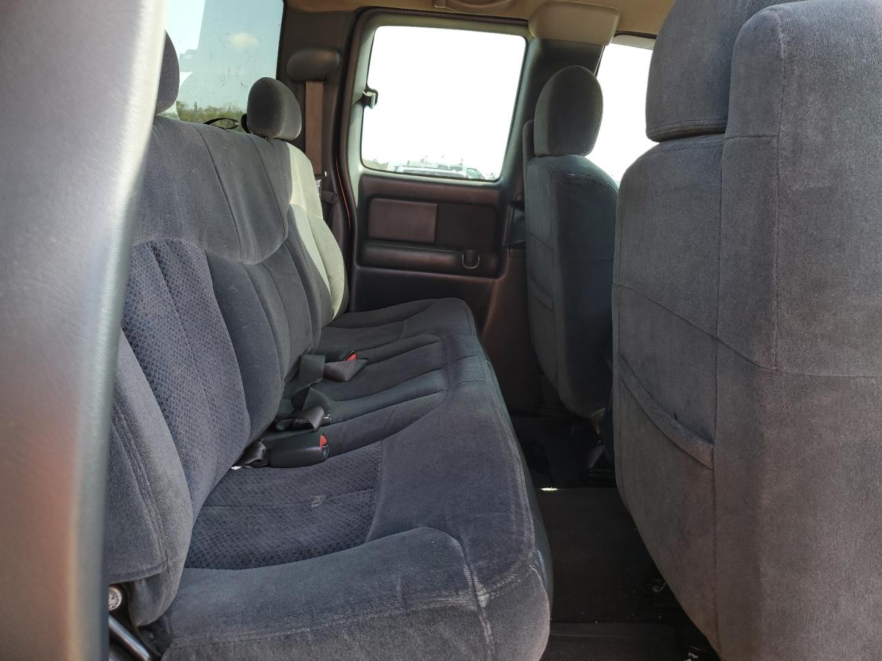 2002 Chevrolet Silverado - Image 10