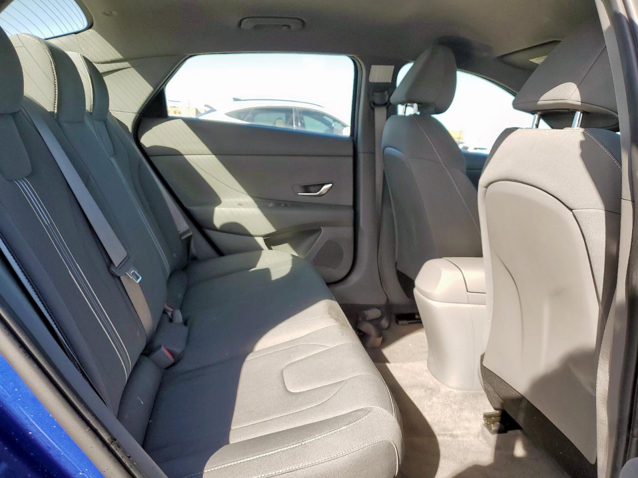2022 Hyundai Elantra - Image 10