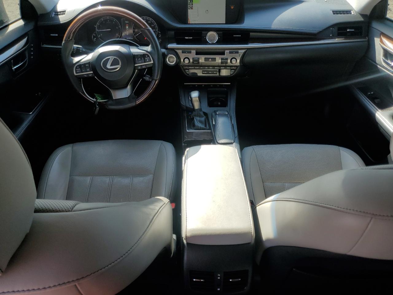 2017 Lexus ES - Image 8