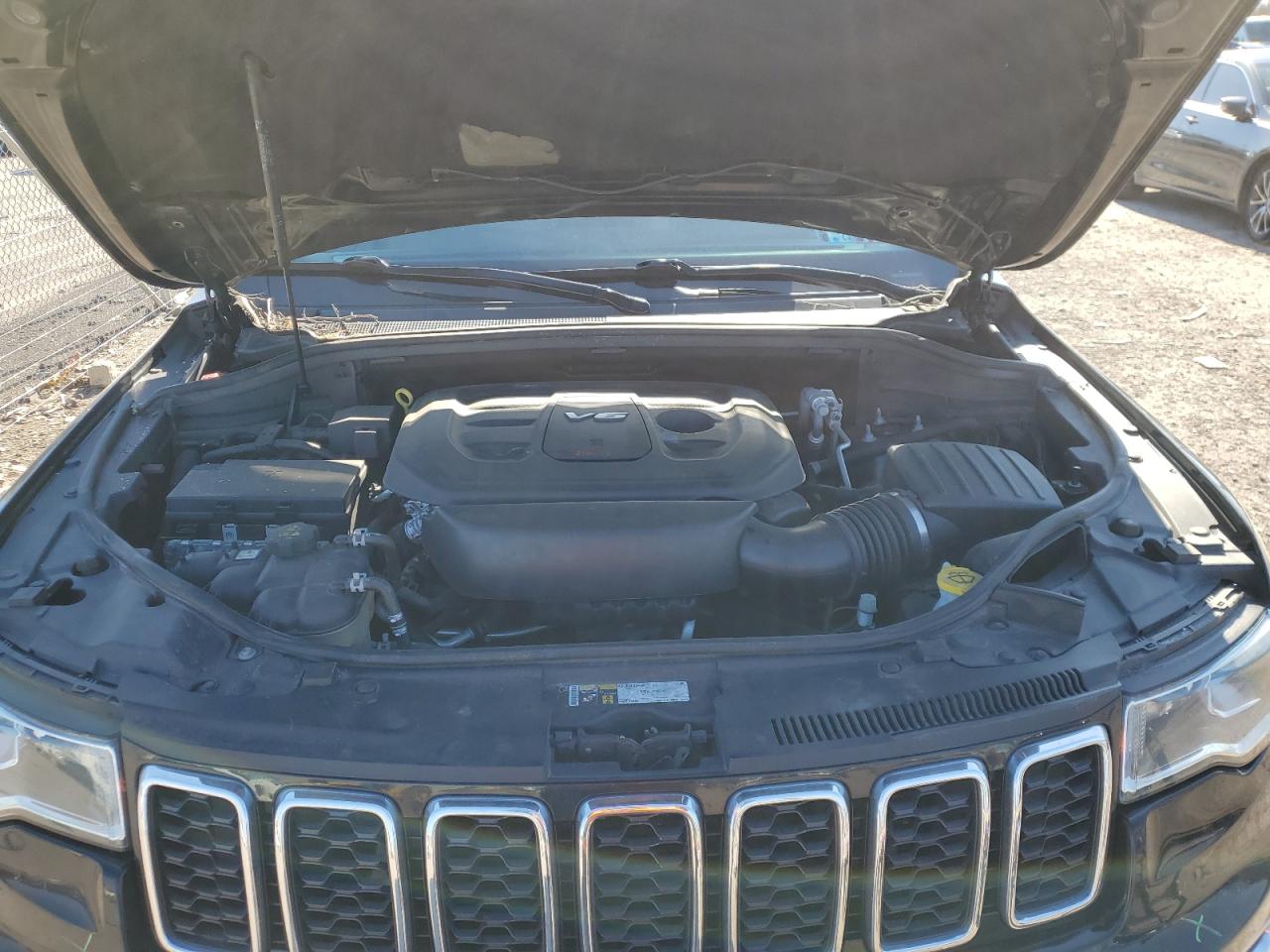 2018 Jeep Grand Cherokee - Image 12