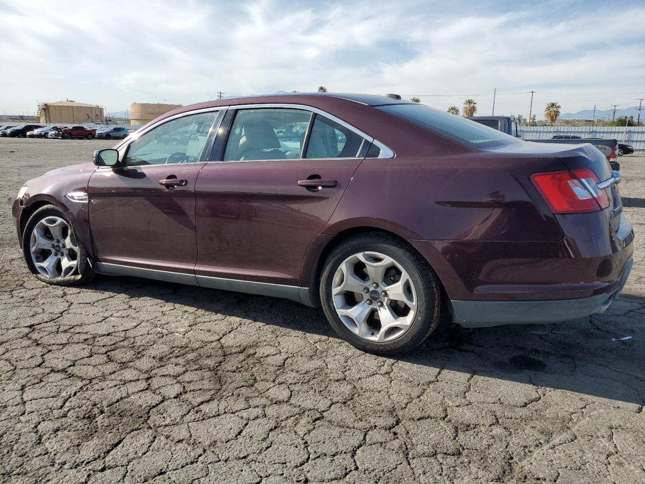 2011 Ford Taurus - Image 2