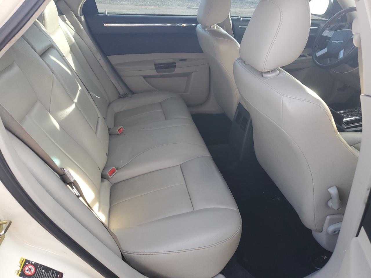 2005 Chrysler 300 - Image 10
