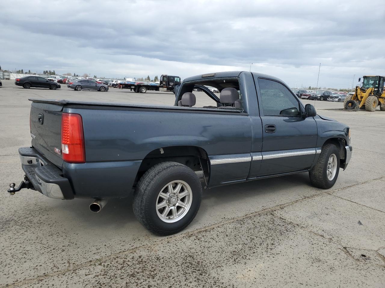 2002 GMC Sierra - Image 3