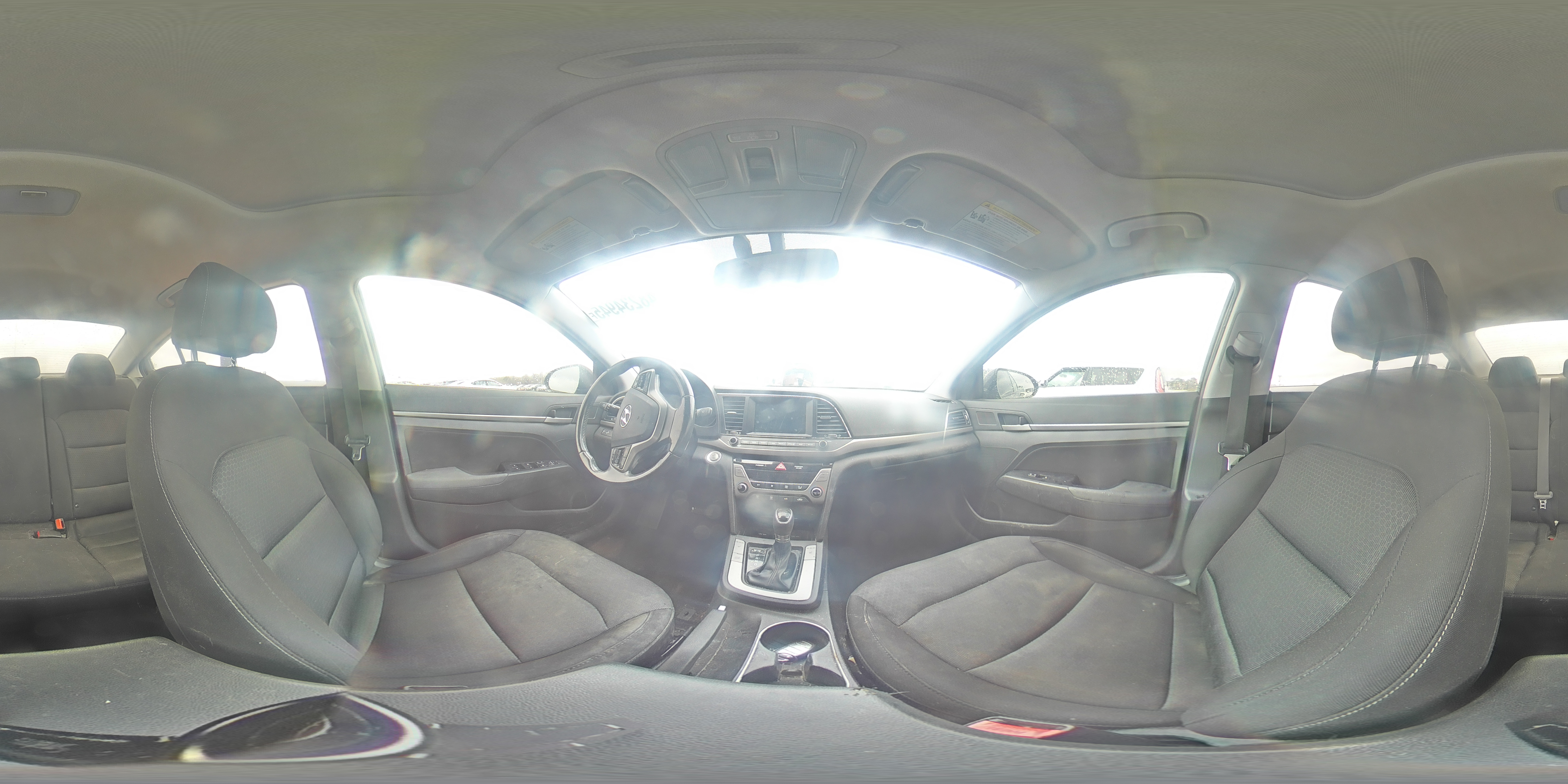 2018 Hyundai Elantra - Image 13