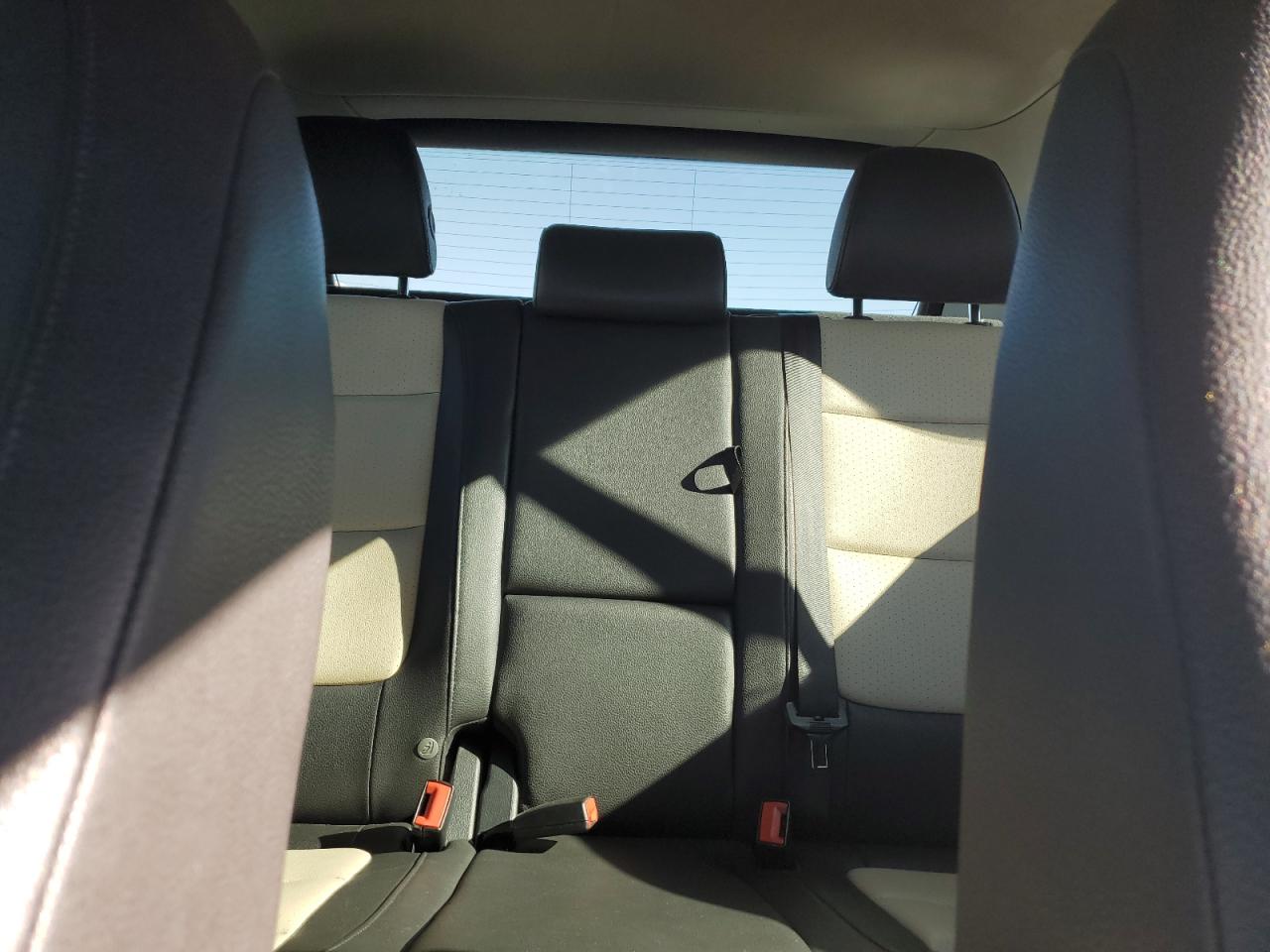2017 Volkswagen Tiguan - Image 10