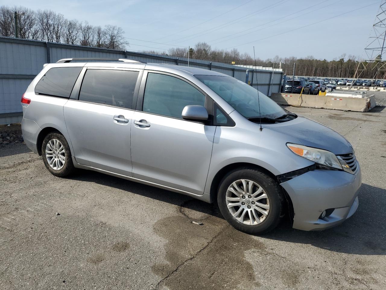 2012 Toyota Sienna - Image 4