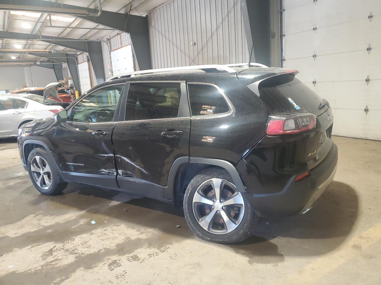 2019 Jeep Grand Cherokee - Image 2