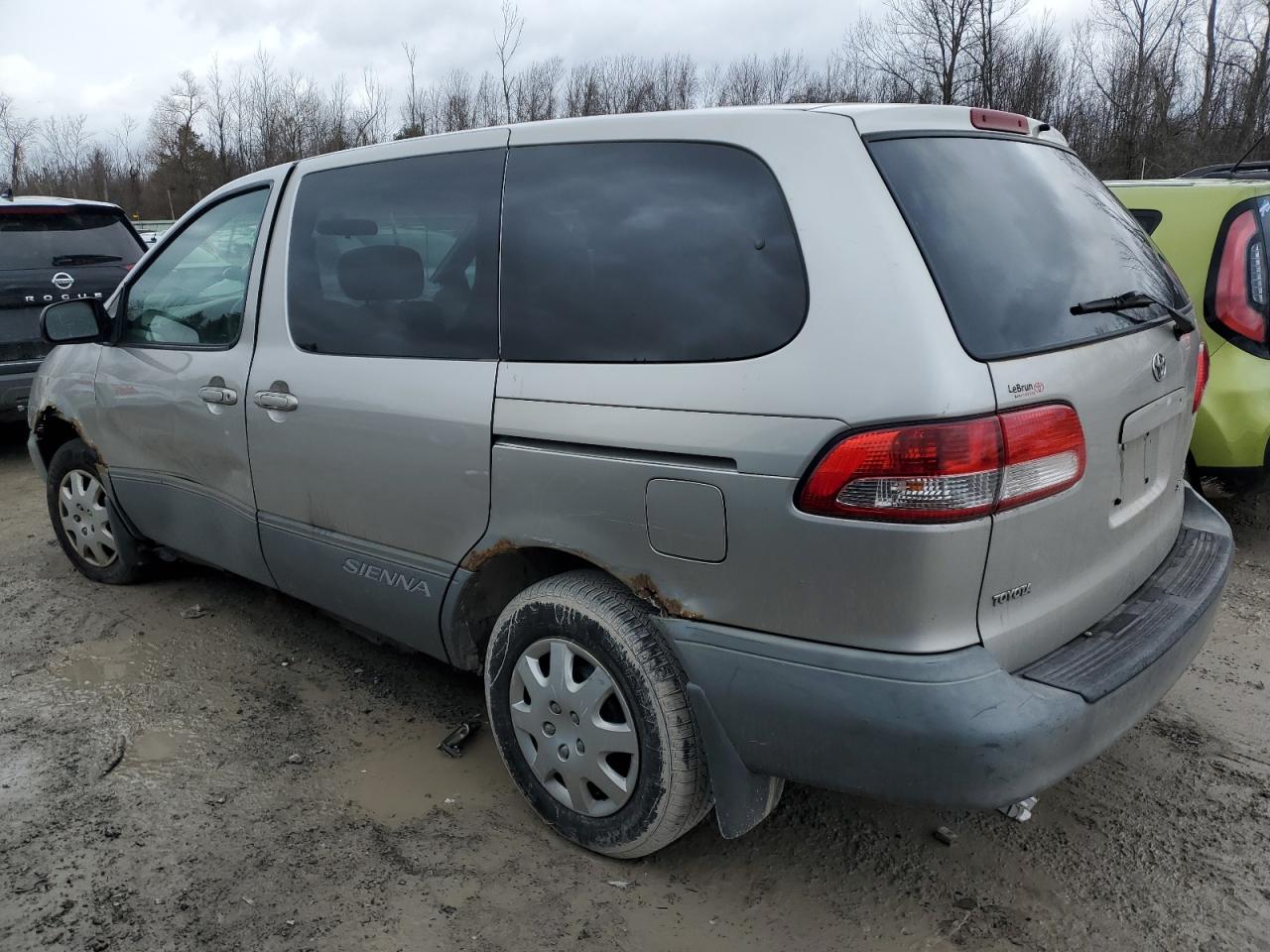 2002 Toyota Sienna - Image 2