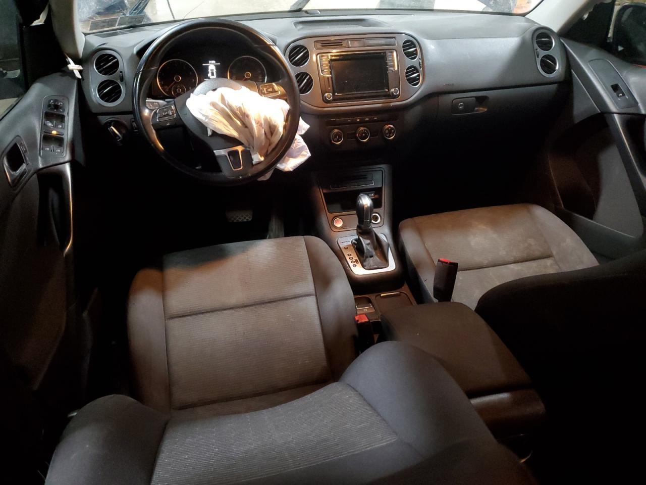 WVGBV7AX6JK006045 2018 Volkswagen Tiguan Limited