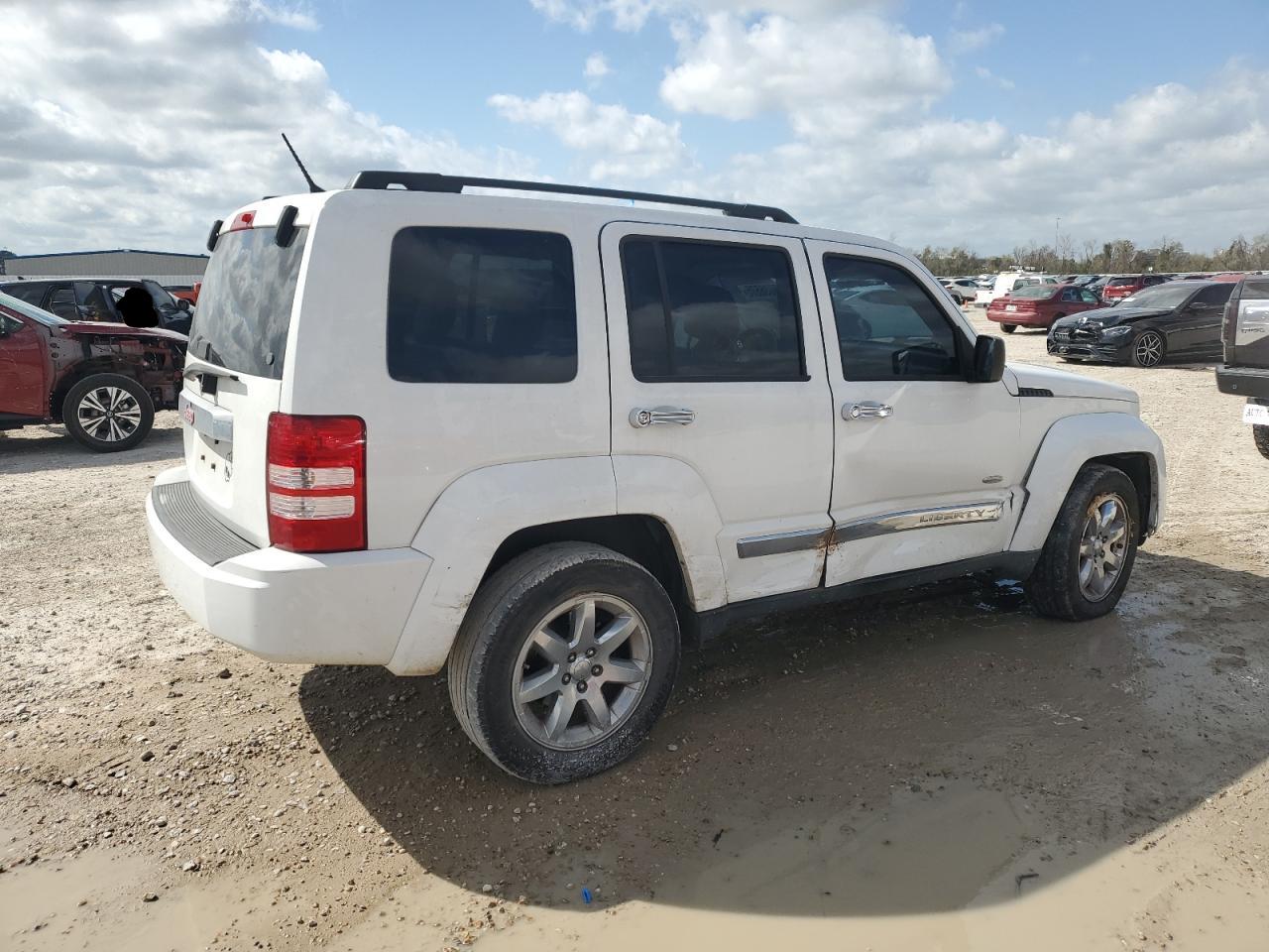 2012 Jeep Liberty (North America) - Image 3