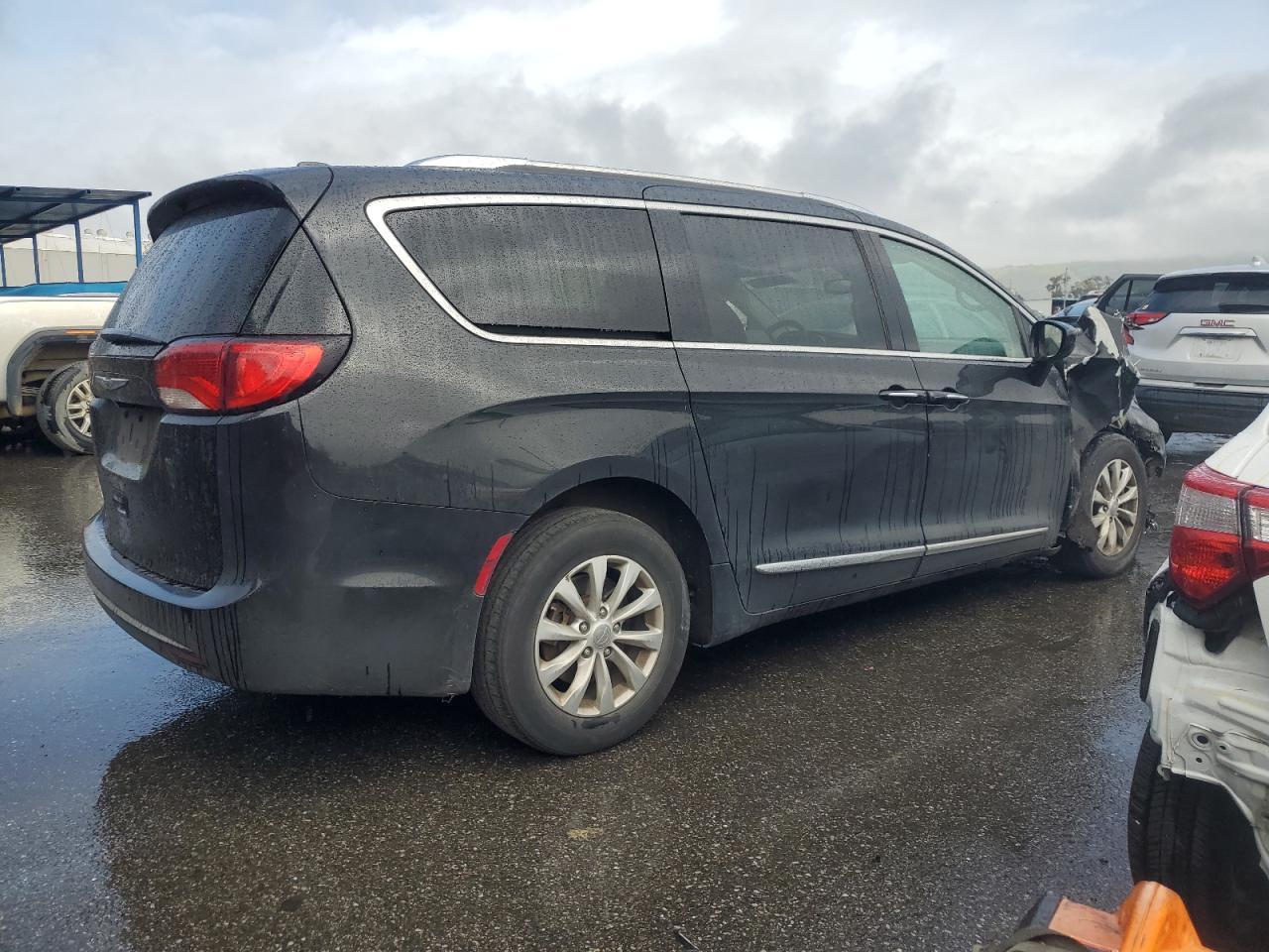 2019 Chrysler Pacifica - Image 3