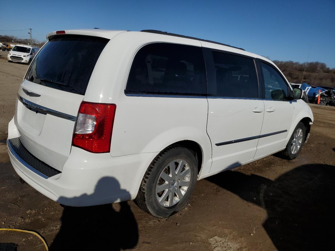2016 Chrysler Town & Country - Image 3