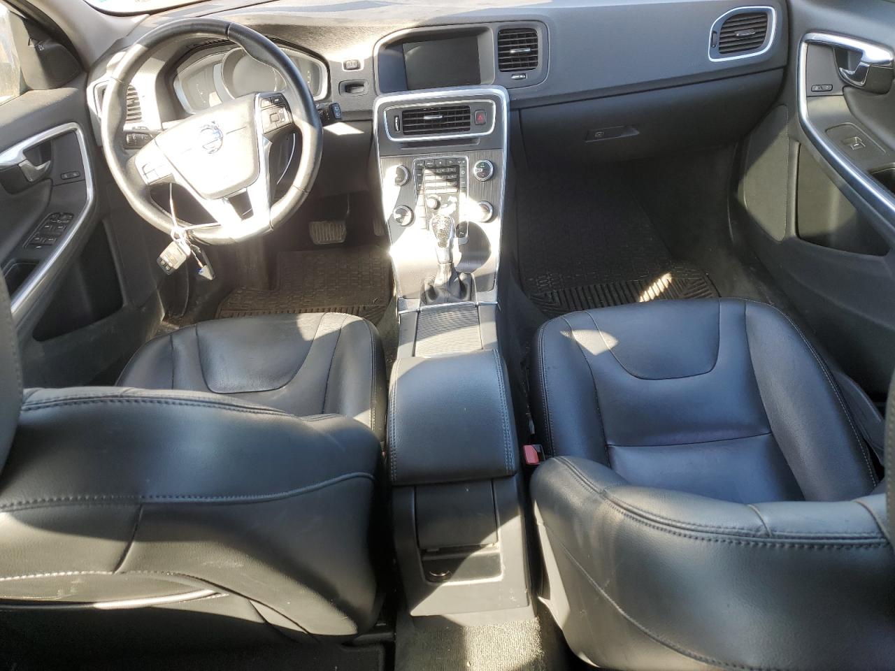 2016 Volvo V60 - Image 8