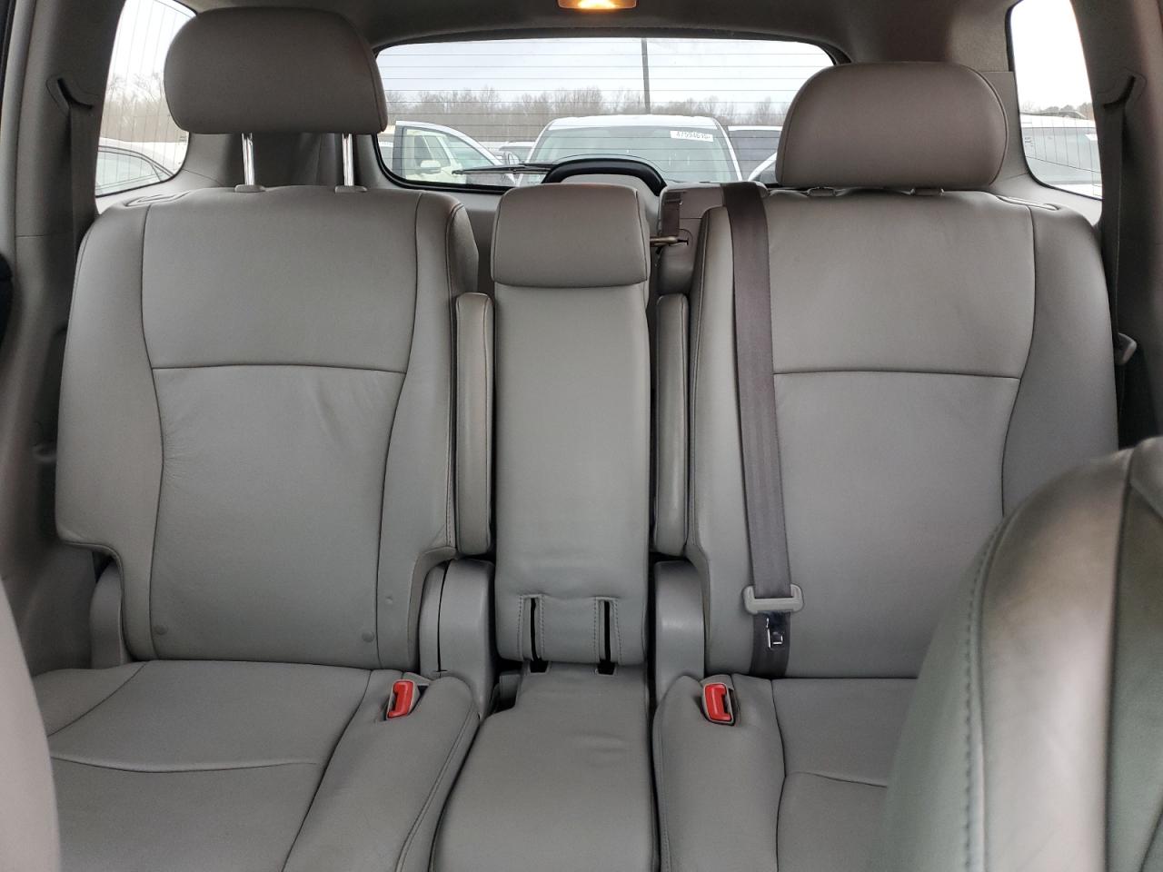 2013 Toyota Highlander - Image 10