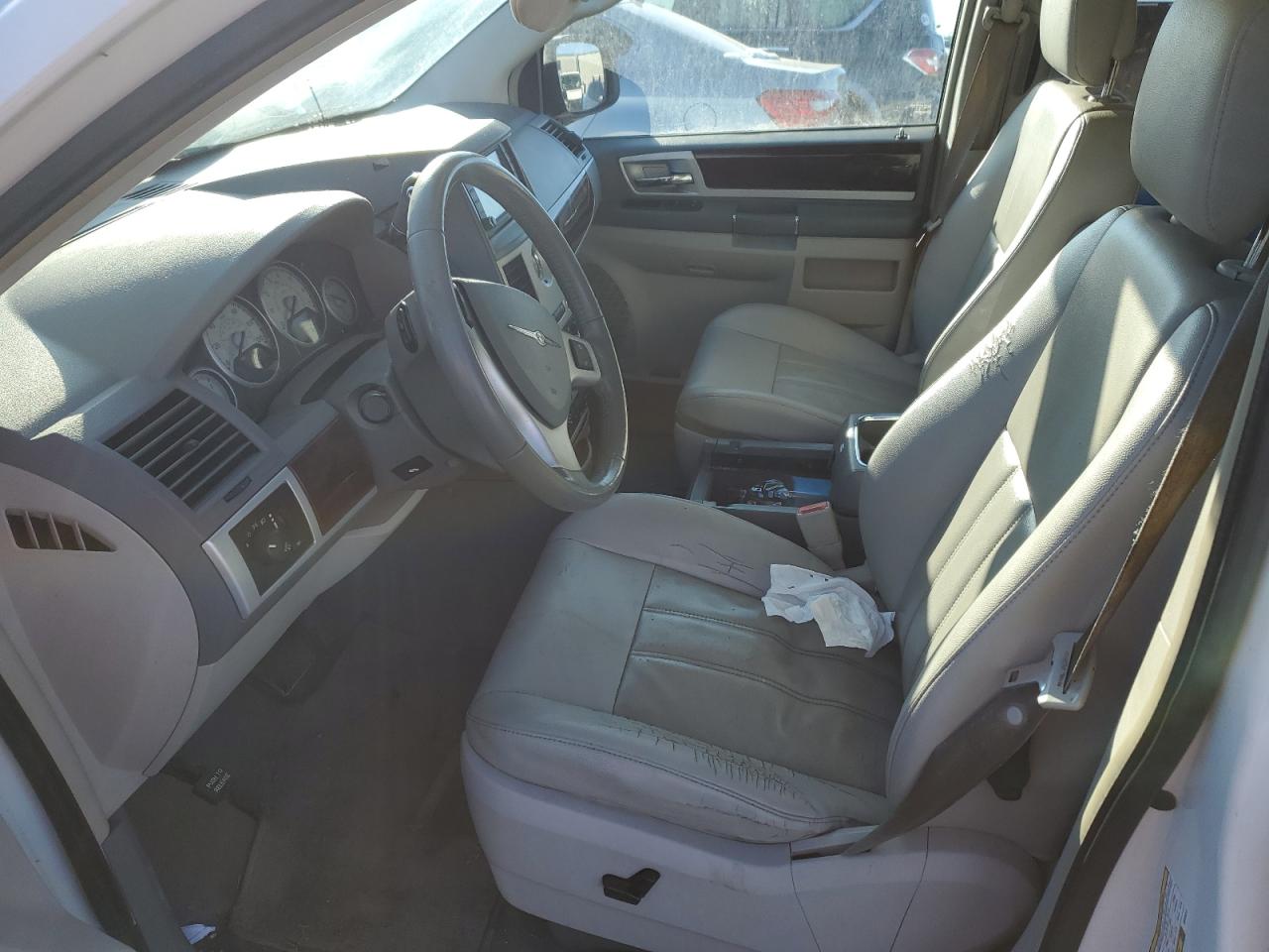 2010 Chrysler Town & Country - Image 7