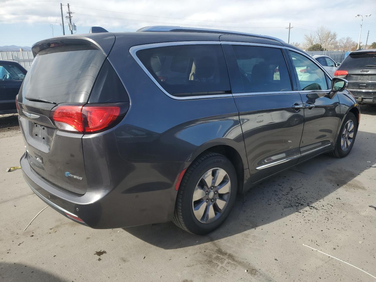 2018 Chrysler Pacifica - Image 3