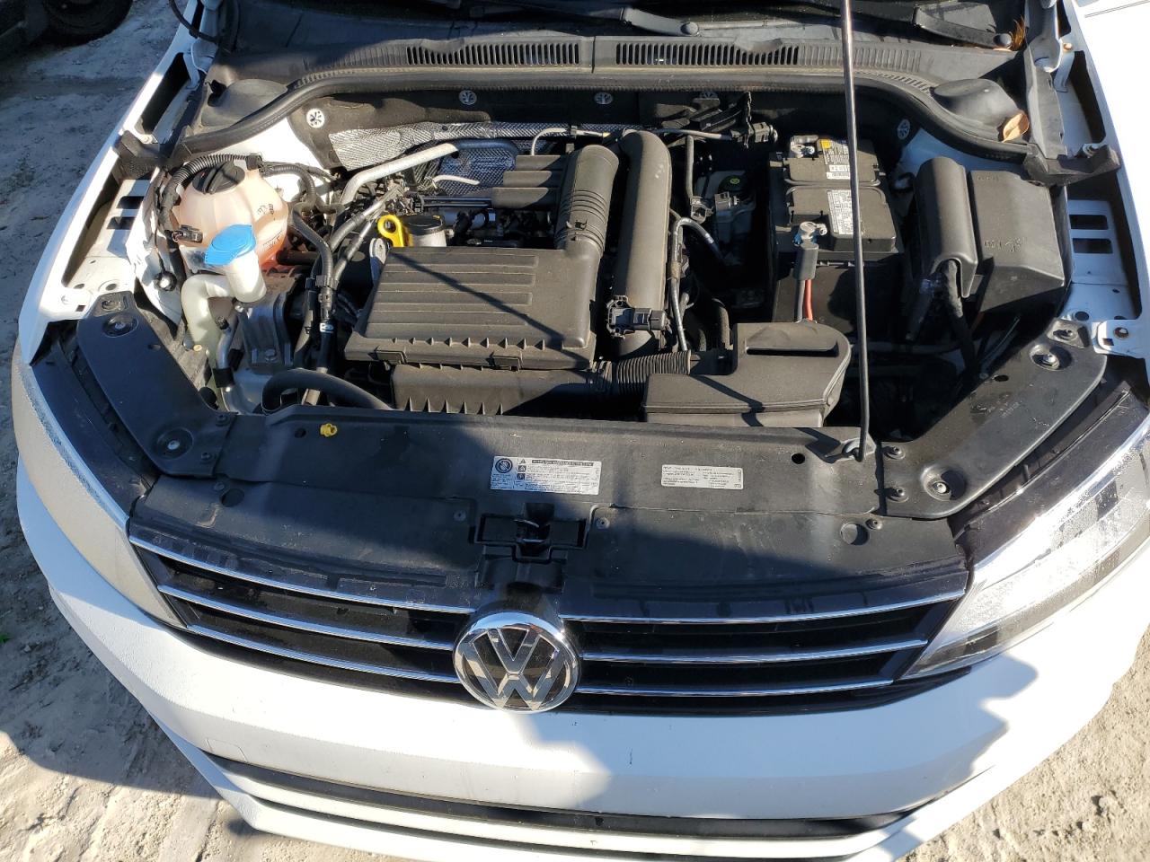 2016 Volkswagen Jetta - Image 11