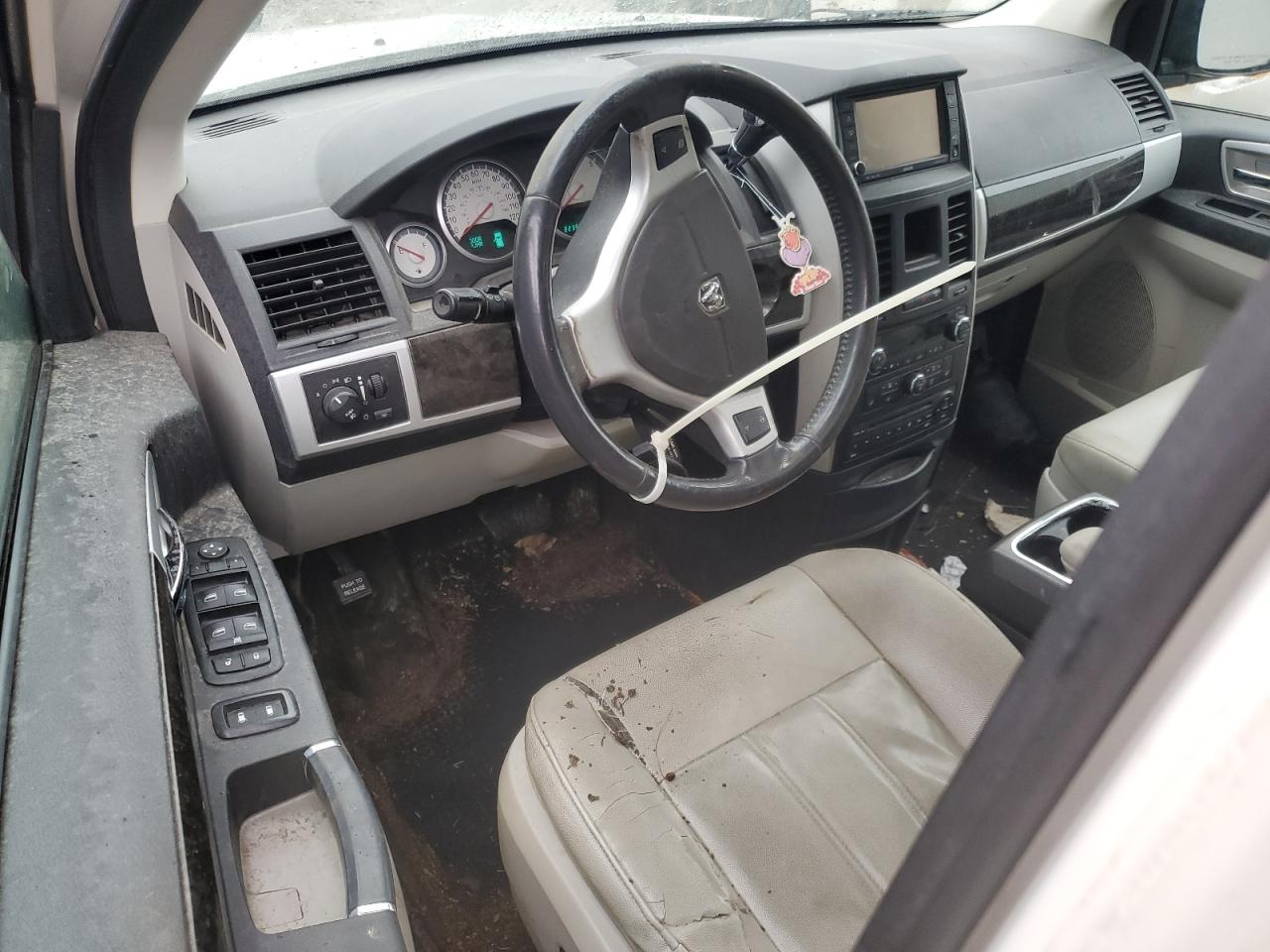 2010 Dodge Caravan - Image 8